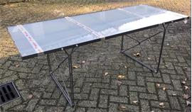 mooie glazen tafel met ijzer frame 