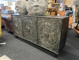 Dressoir Carving