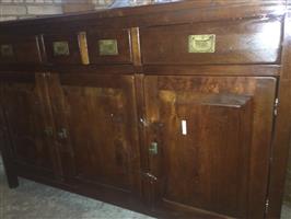 Eikenhouten dressoir kast