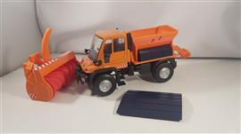 Unimog U400 Sneeuwschuiver+ Strooier 1:32