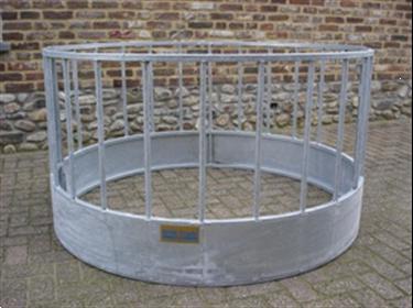 geiten in tuin ronde balen voerhek voor schapen en geiten kopen overige geiten in tuin ronde balen voerhek voor schapen en geiten kopen overige