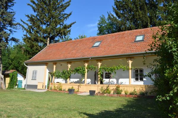 Grote foto ruime woning met zwembad op de hongaarse poesta vakantie hongarije