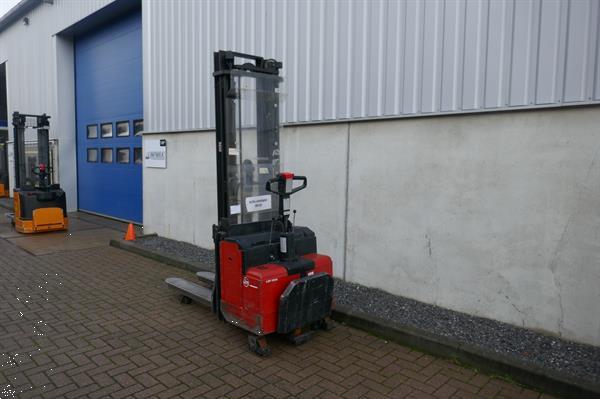 Grote foto vs 21388 elektrische triplex stapelaar bt 5300mm initiele lift doe het zelf en verbouw hefwerktuigen