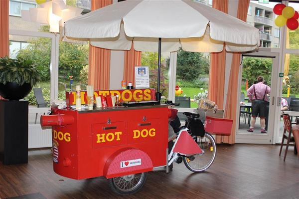 Grote foto hotdogkar hotdogwagen hotdogtuktuk hotdogfiets diensten en vakmensen catering