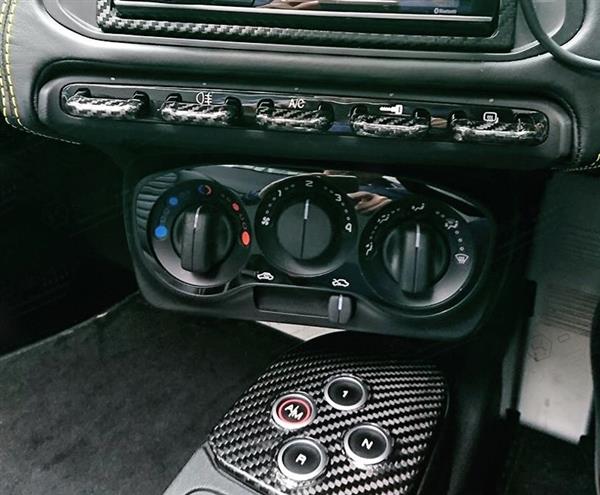Grote foto alfa romeo 4c carbon fiber controle knoppen auto onderdelen tuning en styling