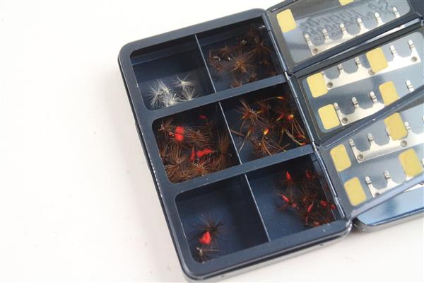 Grote foto shakespeare norris fly box gevuld met ruim 40 droge vliegen vliegendoos sport en fitness vissport