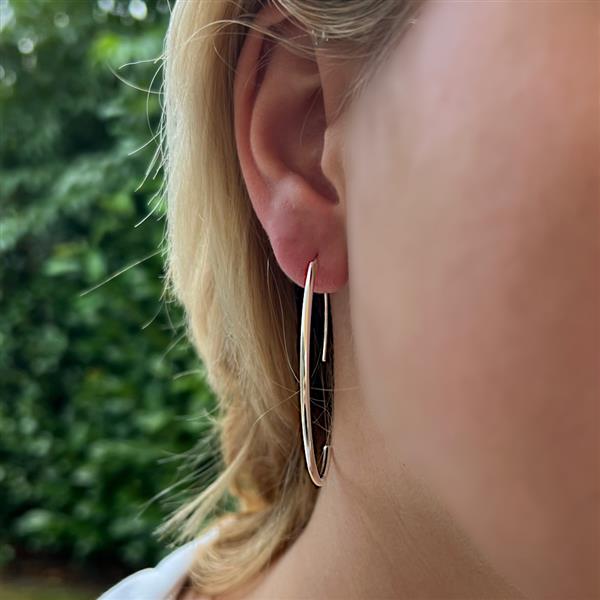 Grote foto zilveren grote design haak oorbellen sieraden tassen en uiterlijk oorbellen