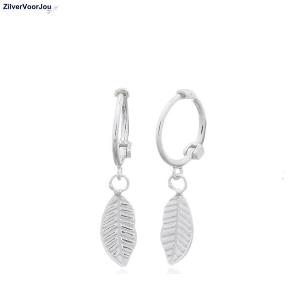 Grote foto zilveren mini huggie hoops met blaadje sieraden tassen en uiterlijk oorbellen