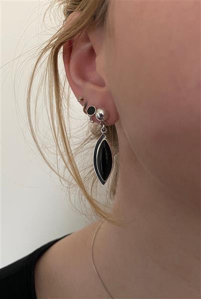 Grote foto zilveren zwarte agaat oorhangers asymmetrisch sieraden tassen en uiterlijk oorbellen