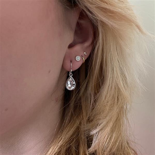 Grote foto zilveren kleine oorstekers met witte opaal 4mm sieraden tassen en uiterlijk oorbellen