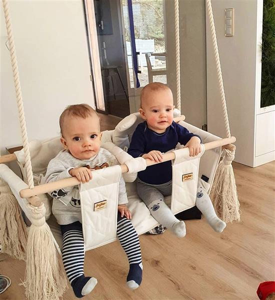 Grote foto schommel duo beige met veiligheidsgordels voor twee baby beige kinderen en baby overige