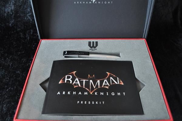 Grote foto batman arkham knight wayne tech press kit spelcomputers games overige games