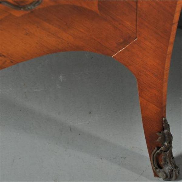 Grote foto antieke kasten gebombeerde notenhouten commode ca. 1920 met rijkelijk brons beslag no.402558 antiek en kunst stoelen en banken