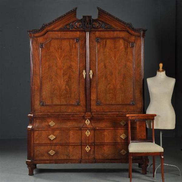 Grote foto antieke kast strak hollands kabinet met fronton overgangsperiode ca. 1800 no.412033 antiek en kunst stoelen en banken