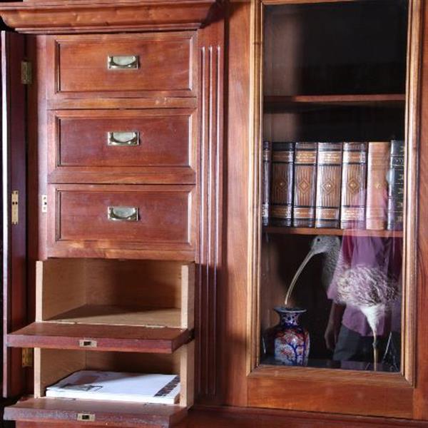 Grote foto antieke kast hollandse notenhouten bibliotheekkast verzamelaarskabinet ca. 1880 6 deuren 14 la antiek en kunst stoelen en banken