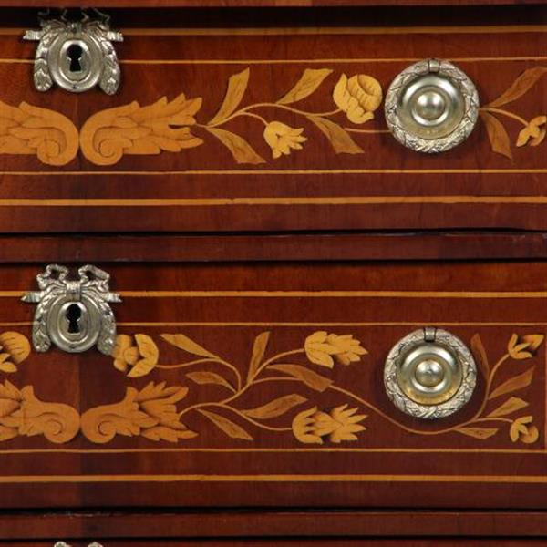 Grote foto antieke kasten kleine hollandse barok commode 18e eeuw 4 zijdig rijkelijk van marqueterie voorzie antiek en kunst stoelen en banken