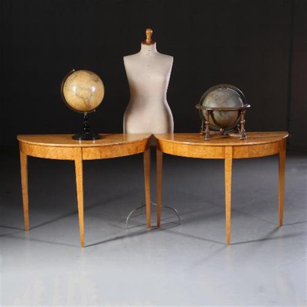 Grote foto antieke tafels stel blonde esdoornhouten demi lune tafels ca. 1890 no.681435 antiek en kunst stoelen en banken