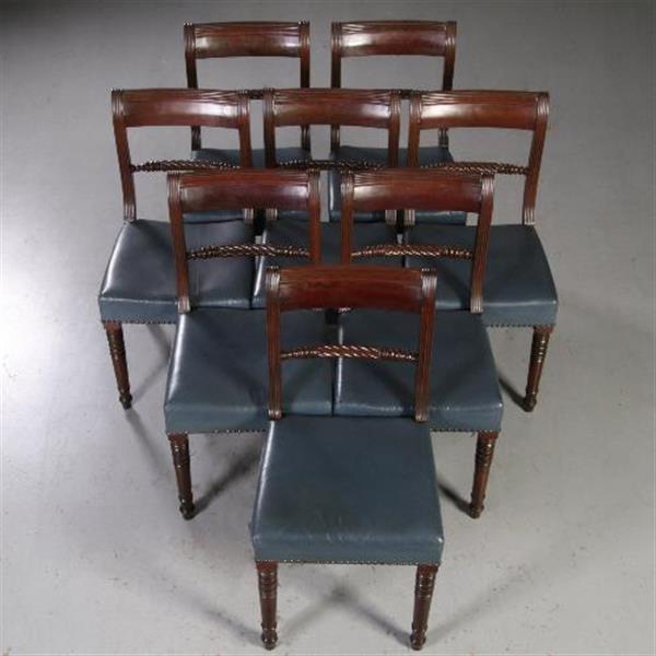 Grote foto antieke stoelen stel van 8 eetkamerstoelen met blauw leer engels 1890 mahonie no.692447 antiek en kunst stoelen en banken