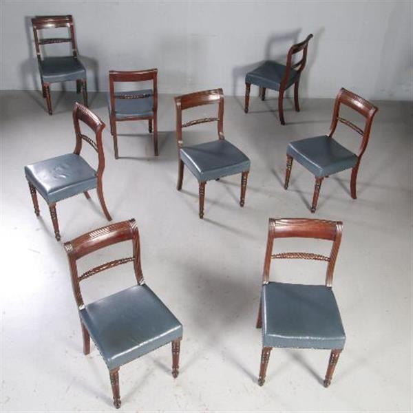 Grote foto antieke stoelen stel van 8 eetkamerstoelen met blauw leer engels 1890 mahonie no.692447 antiek en kunst stoelen en banken