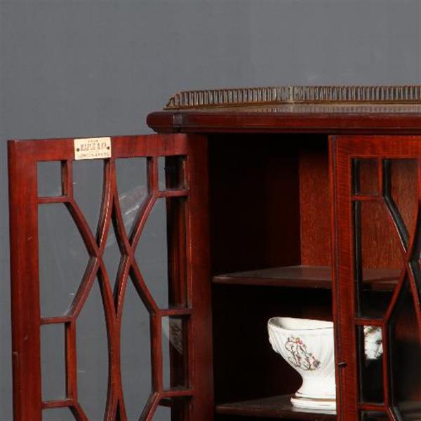Grote foto antieke kast maple co salonkast vitrinekast ca. 1870 mahonie met inleg no.771751 antiek en kunst stoelen en banken