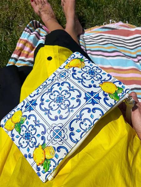 Grote foto sicilie clutch vegan leer made in italy handbeschilderd met kleurrijk keramiek motief en citroenen sieraden tassen en uiterlijk damestassen