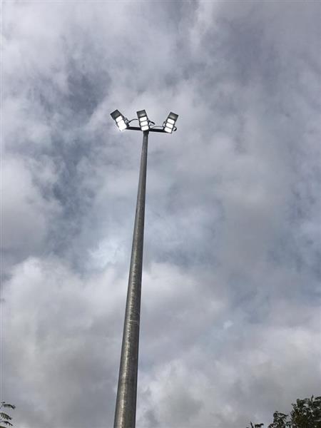 Grote foto 12 meter bovengronds stalen lantaarnpaal lichtmast tbv led verlichting sportvelden zakelijke goederen overige zakelijke goederen