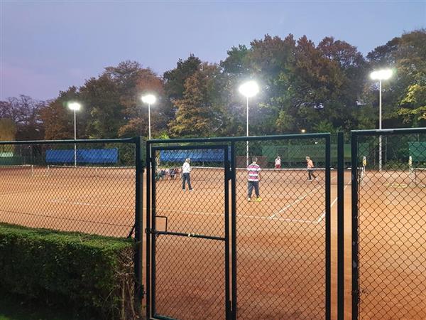 Grote foto 10 meter zwaar verzinkt stalen sportveld lichtmast tbv verlichting terrein of sportveld zakelijke goederen overige zakelijke goederen