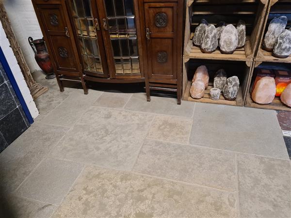 Grote foto bourgondische dallen castle stone beige wildverband doe het zelf en verbouw tegels