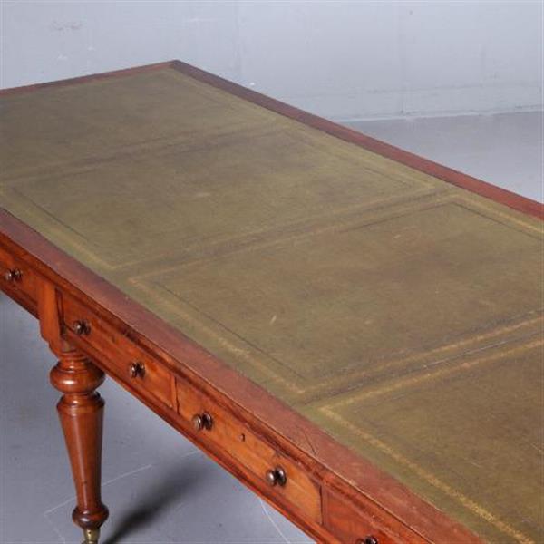 Grote foto antieke bureaus schrijftafel 3.10 m. lang ca. 1860 mahonie met leer plaats voor 12 personen no.63 antiek en kunst overige in antiek gebruiksvoorwerpen
