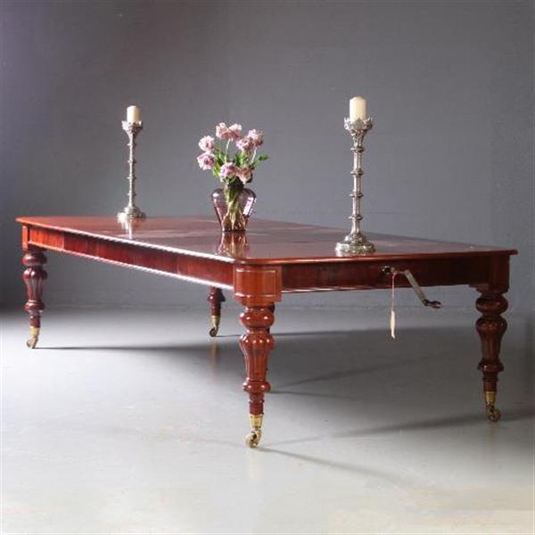 Grote foto smetteloze lange tafel wind out table met slinger ca. 1850 tot 14 personen no.831031 antiek en kunst stoelen en banken