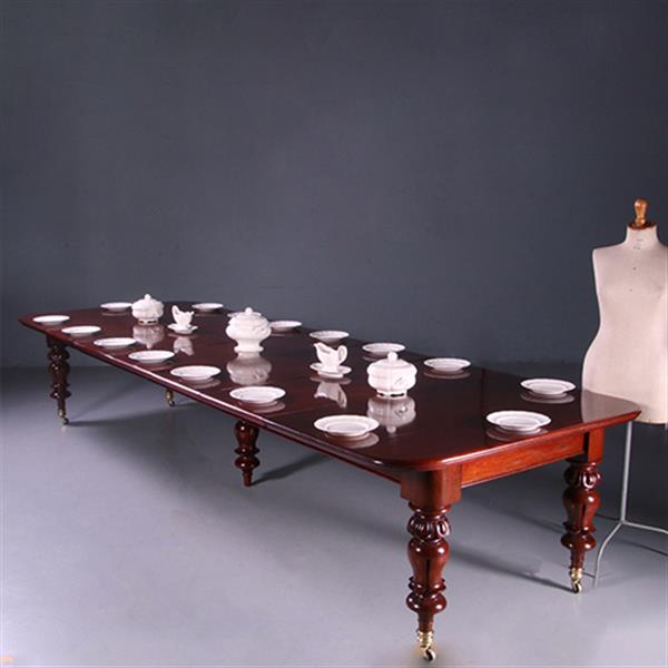 Grote foto lange tafel victoriaanse eetkamertafel met 5 bladen tot 4 10 m. 1 inlegblad perfect 4 met gebruikssp antiek en kunst stoelen en banken