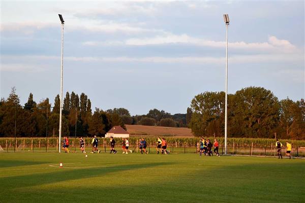 Grote foto lampenrek tweevoudig t.b.v. lichtmast sportveld. zwaar verzinkt staal. zakelijke goederen overige zakelijke goederen