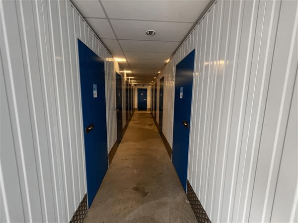 Grote foto te huur self storage newtonweg 16 spijkenisse huizen en kamers bedrijfspanden