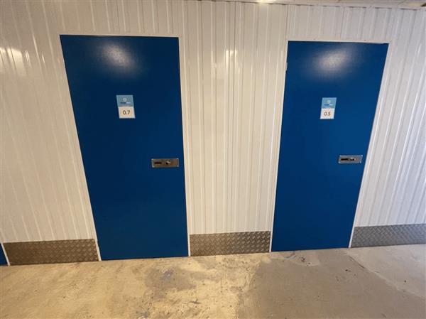 Grote foto te huur self storage newtonweg 16 spijkenisse huizen en kamers bedrijfspanden