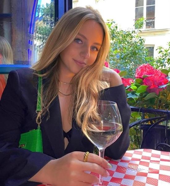 Grote foto samen een mooie tijd opbouwen contacten en berichten vrouw zoekt man