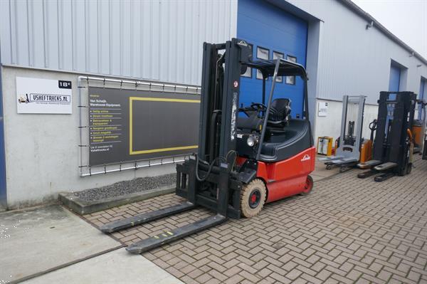 Grote foto vs 21421 elektrische triplex heftruck linde 3ton sideshift agrarisch heftrucks