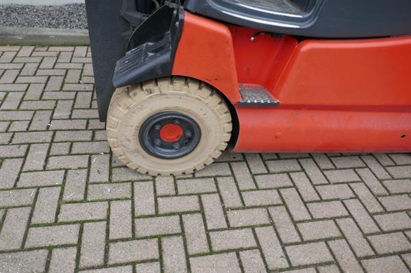 Grote foto vs 21421 elektrische triplex heftruck linde 3ton sideshift agrarisch heftrucks