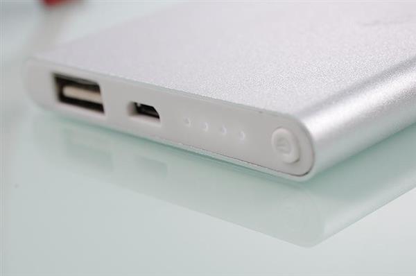 Grote foto 6000 mah premium aluminium powerbank universeel silver iphone samsung htc lg sony etc telecommunicatie opladers en autoladers