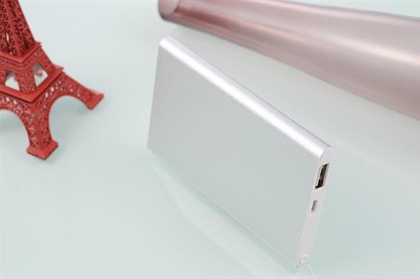 Grote foto 6000 mah premium aluminium powerbank universeel silver iphone samsung htc lg sony etc telecommunicatie opladers en autoladers