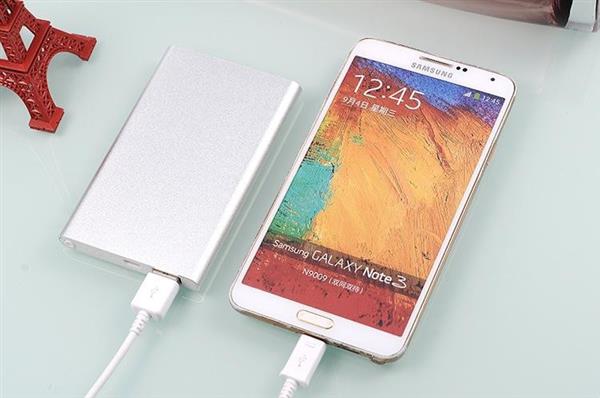 Grote foto 6000 mah premium aluminium powerbank universeel silver iphone samsung htc lg sony etc telecommunicatie opladers en autoladers