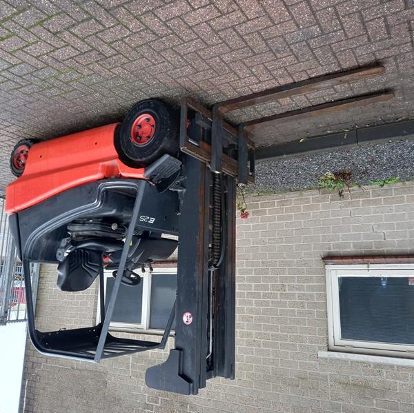 Grote foto linde e25l heftruck triplo 4 6 m shift agrarisch heftrucks