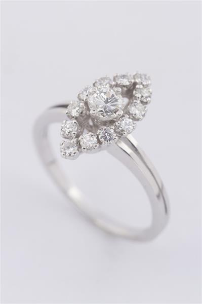Grote foto wit gouden entourage ring met briljanten sieraden tassen en uiterlijk ringen voor haar