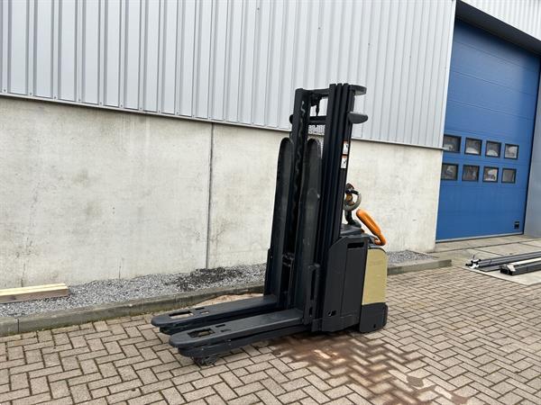 Grote foto vs 21408 elektrische triplex stapelaar crown initiele lift 4750mm doe het zelf en verbouw hefwerktuigen