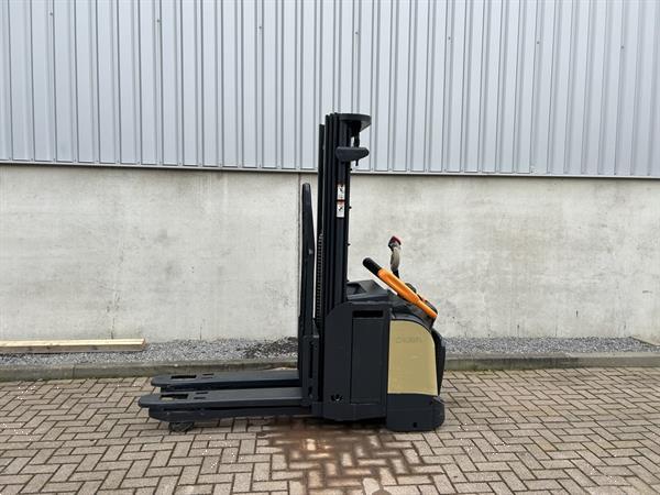 Grote foto vs 21408 elektrische triplex stapelaar crown initiele lift 4750mm doe het zelf en verbouw hefwerktuigen