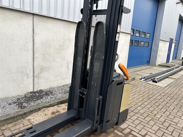 Grote foto vs 21408 elektrische triplex stapelaar crown initiele lift 4750mm doe het zelf en verbouw hefwerktuigen