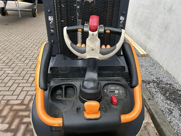 Grote foto vs 21408 elektrische triplex stapelaar crown initiele lift 4750mm doe het zelf en verbouw hefwerktuigen