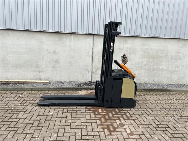 Grote foto vs 21408 elektrische triplex stapelaar crown initiele lift 4750mm doe het zelf en verbouw hefwerktuigen