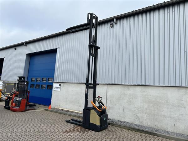 Grote foto vs 21408 elektrische triplex stapelaar crown initiele lift 4750mm doe het zelf en verbouw hefwerktuigen