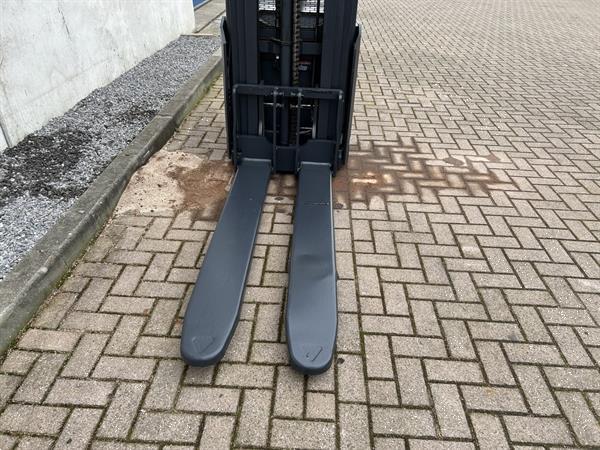 Grote foto vs 21408 elektrische triplex stapelaar crown initiele lift 4750mm doe het zelf en verbouw hefwerktuigen