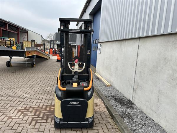 Grote foto vs 21409 elektrische triplex stapelaar crown initiele lift 4750mm doe het zelf en verbouw hefwerktuigen